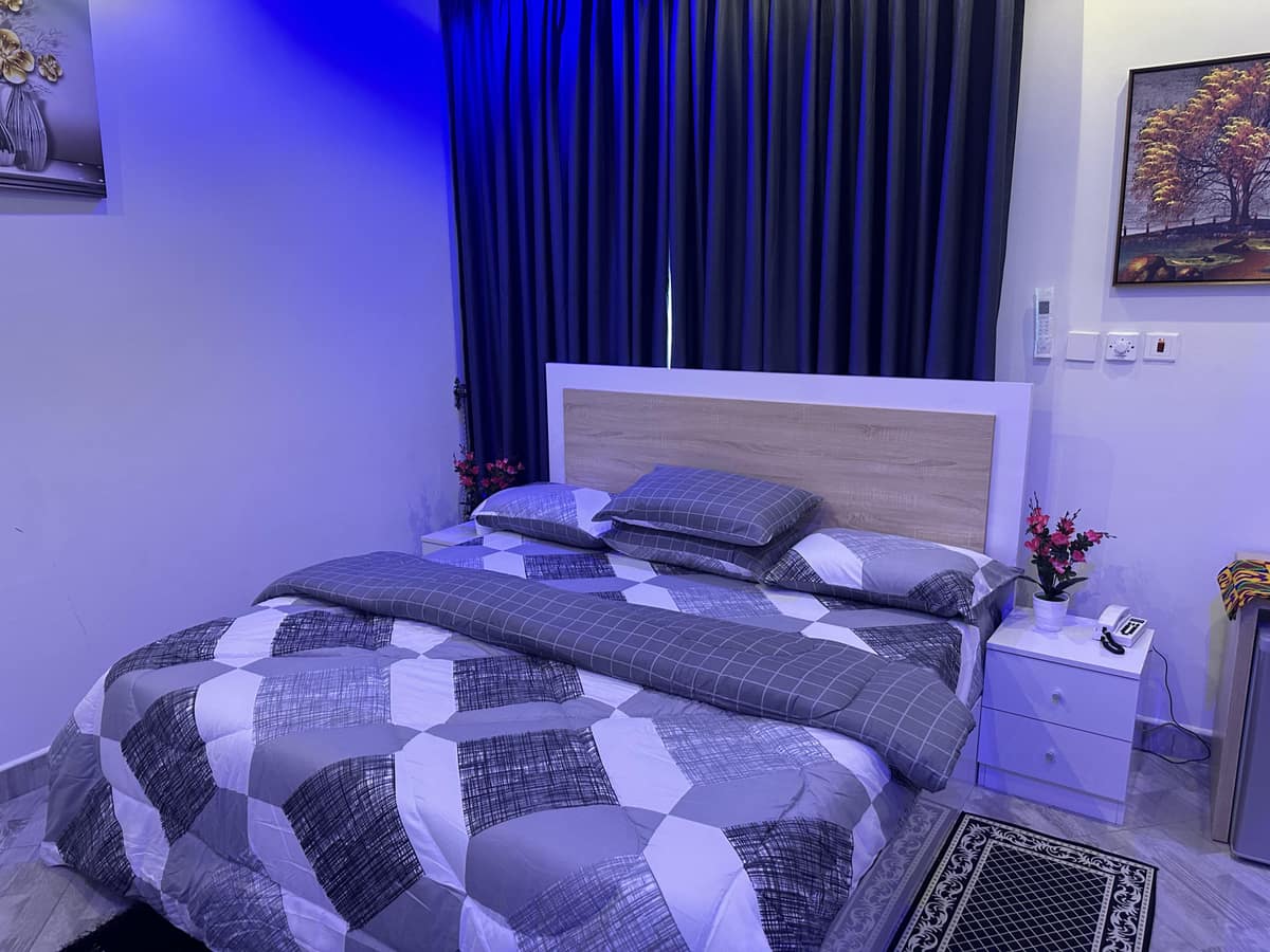 Cozy Alcove Room